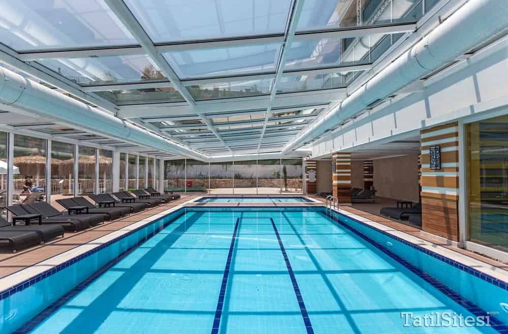 Karmir Hotel Resort & Spa